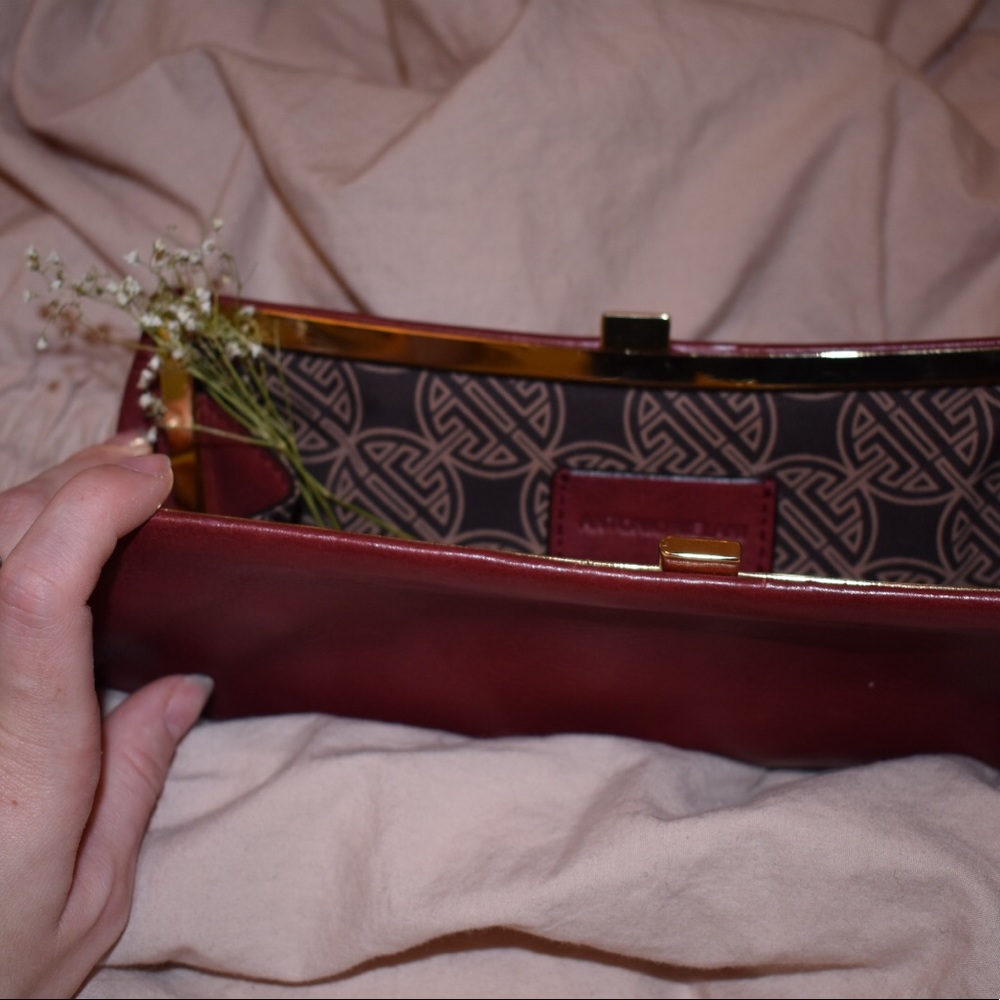 Antonio Melani clutch